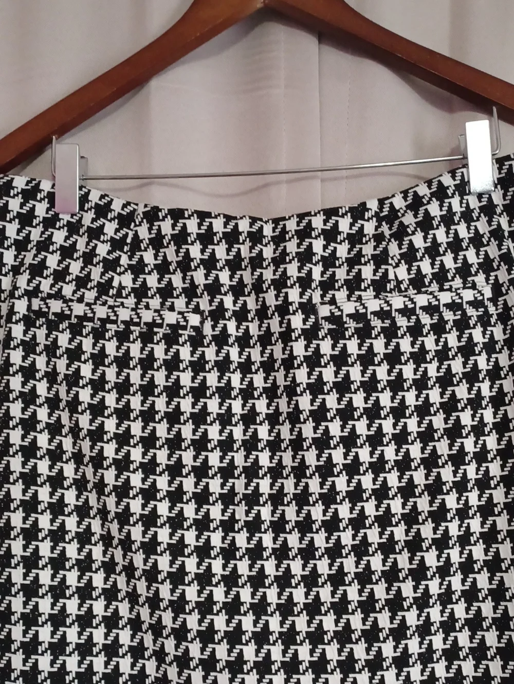 CAbi Passport Houndstooth Black White Mini Skirt Shorts Pockets Stretch Classic